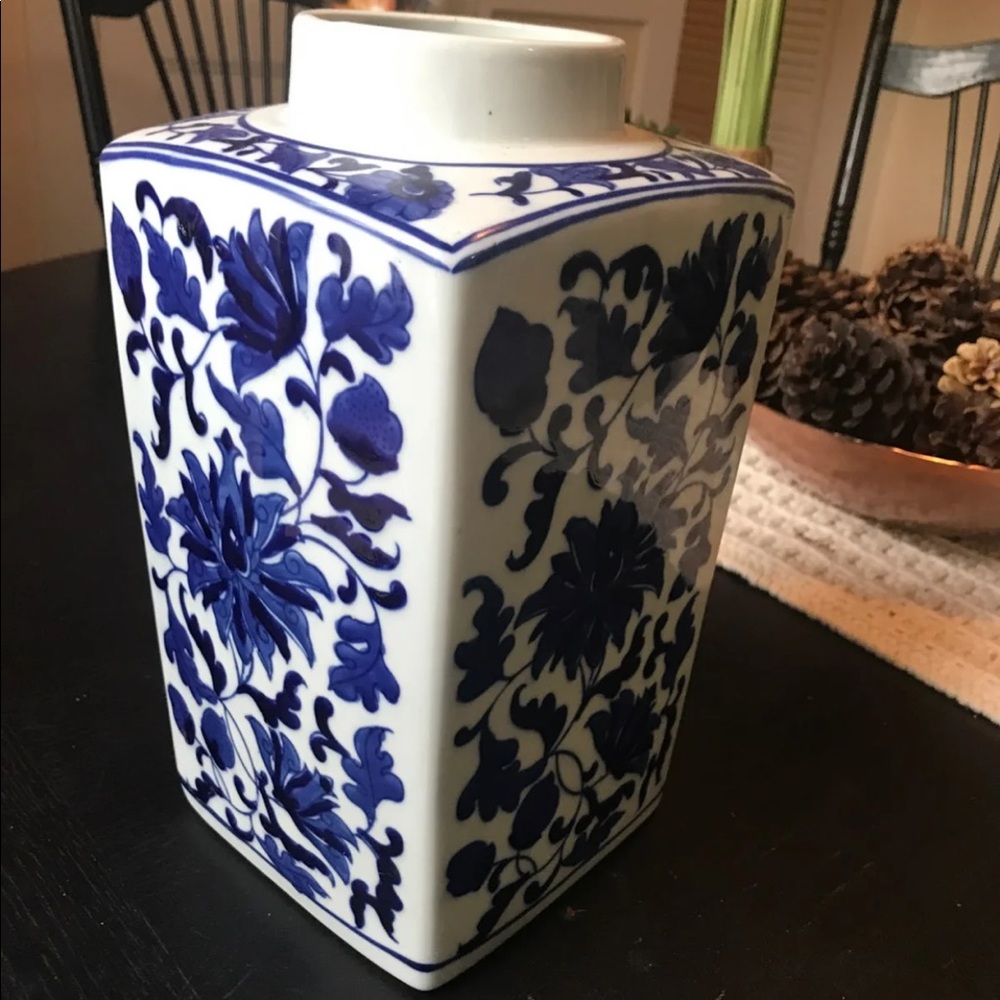 Blue white chinoiserie ginger jar vase